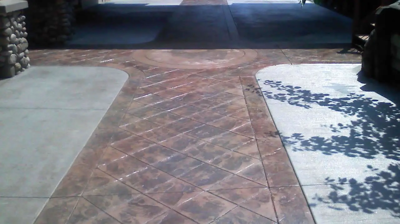 Brick-pattern stamped entry with exposed aggregate field
