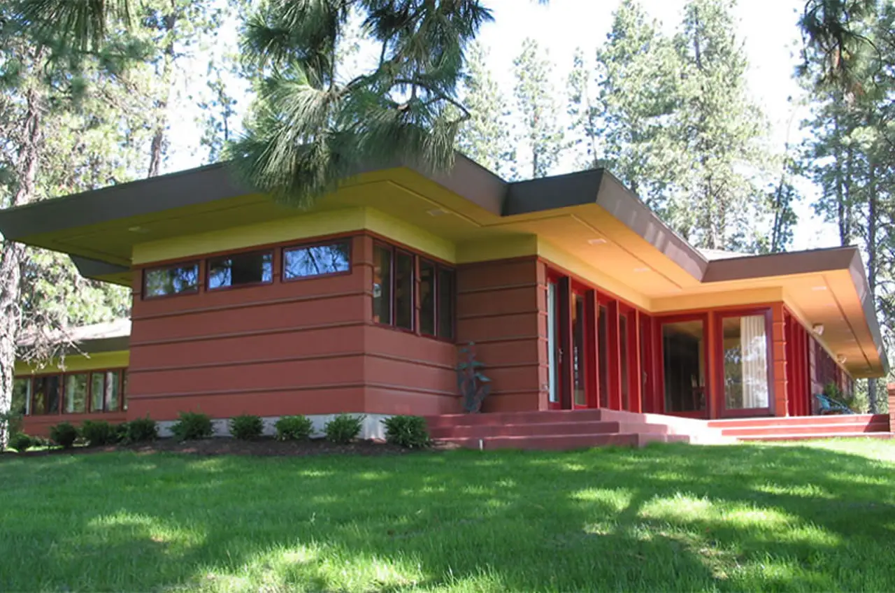 Smooth-finish flatwork at a modern home