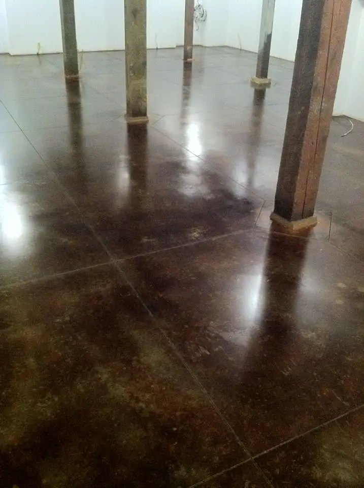 Stained floor in a post-and-beam room