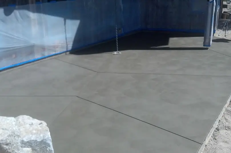 Smooth-trowel exterior slab